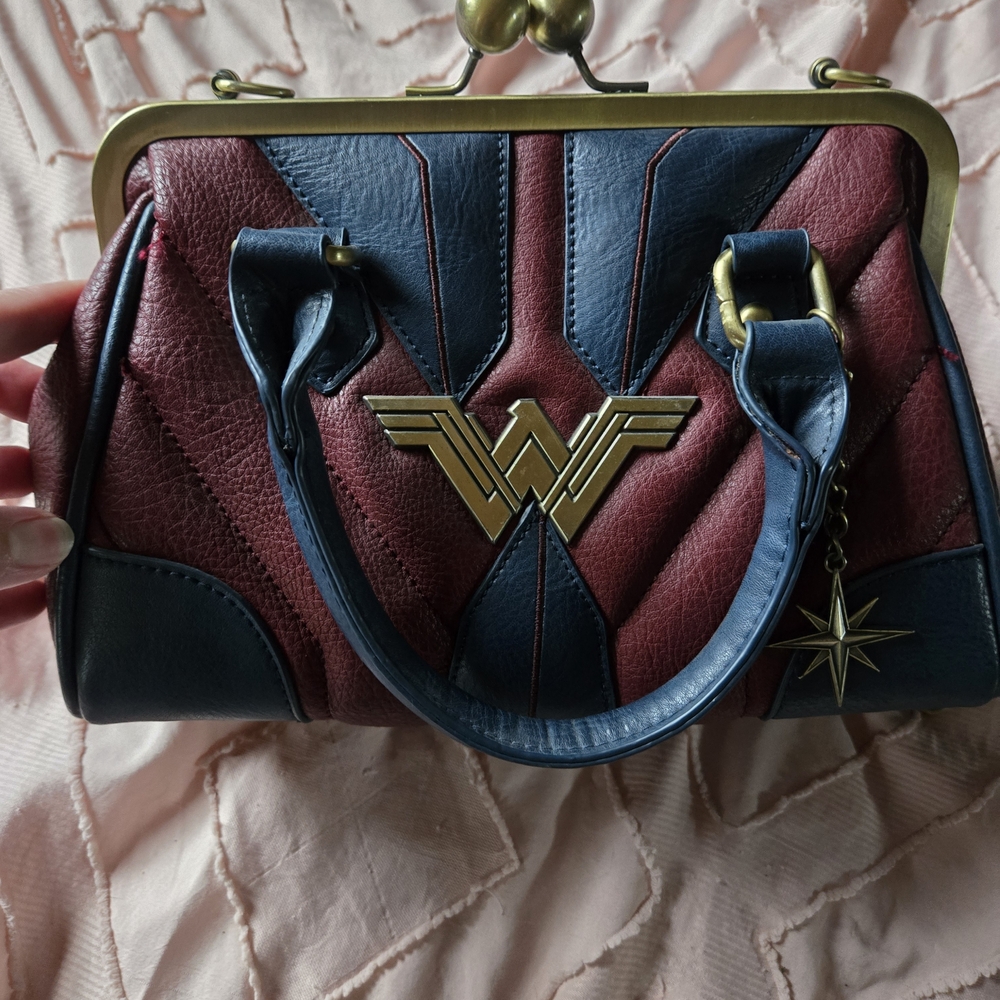 Bioworld Red and Blue Wonder Woman Shoulder Bag